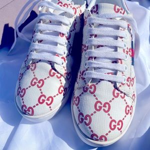 Children’s Gucci size 5